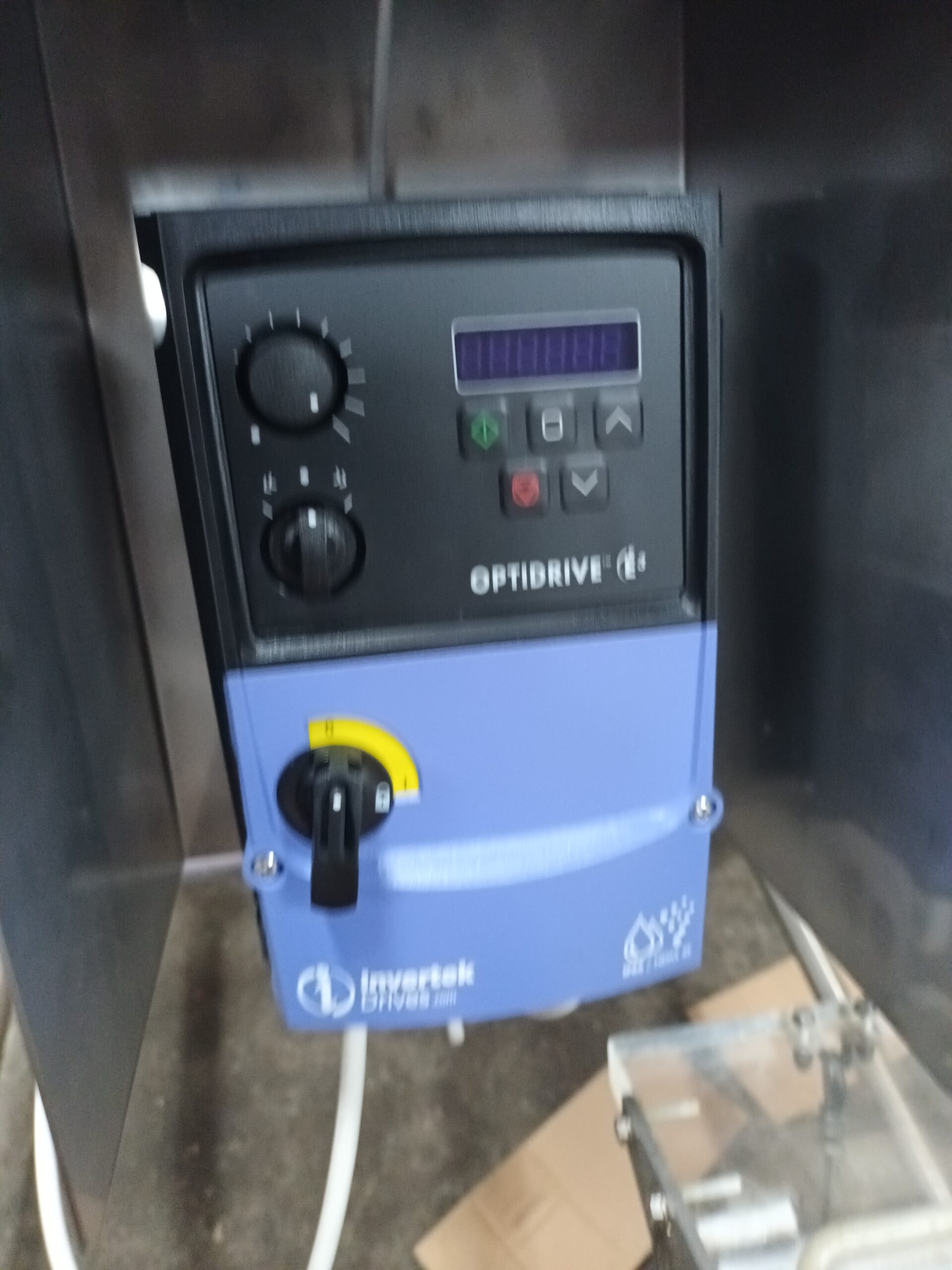 Tumbler (nieuw) Geheel van rvst. 380V/50 Hz Toerentalregeling met een frequentieregelaar. - Afbeelding 4